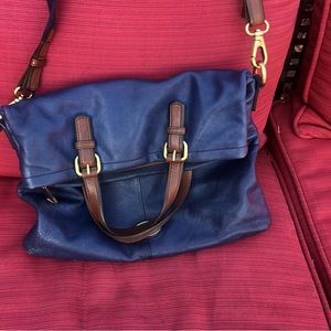 Fossil leather purse. Shoulder strap can be detached excellent used condition